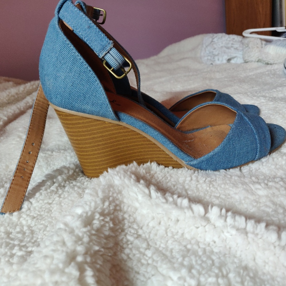 Lulu's blue wedges with peep toe